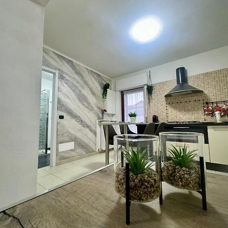Casa Alessio - Elegante Appartamento Nel Cuore Di Чезано-Мадерно Экстерьер фото